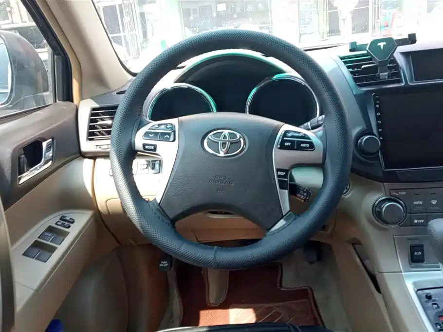 Toyota Highlander 2013 — фото 15