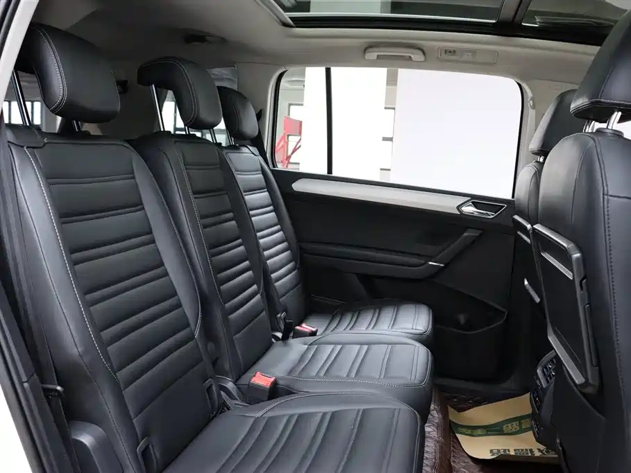 Volkswagen Touran 2018 — фото 17
