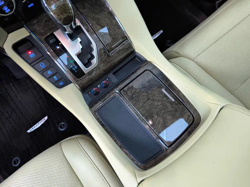 Toyota Vellfire 2020 — фото 10