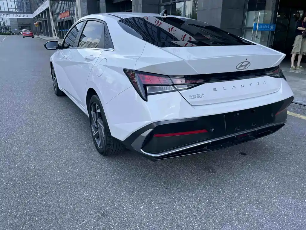 Hyundai Elantra 2025