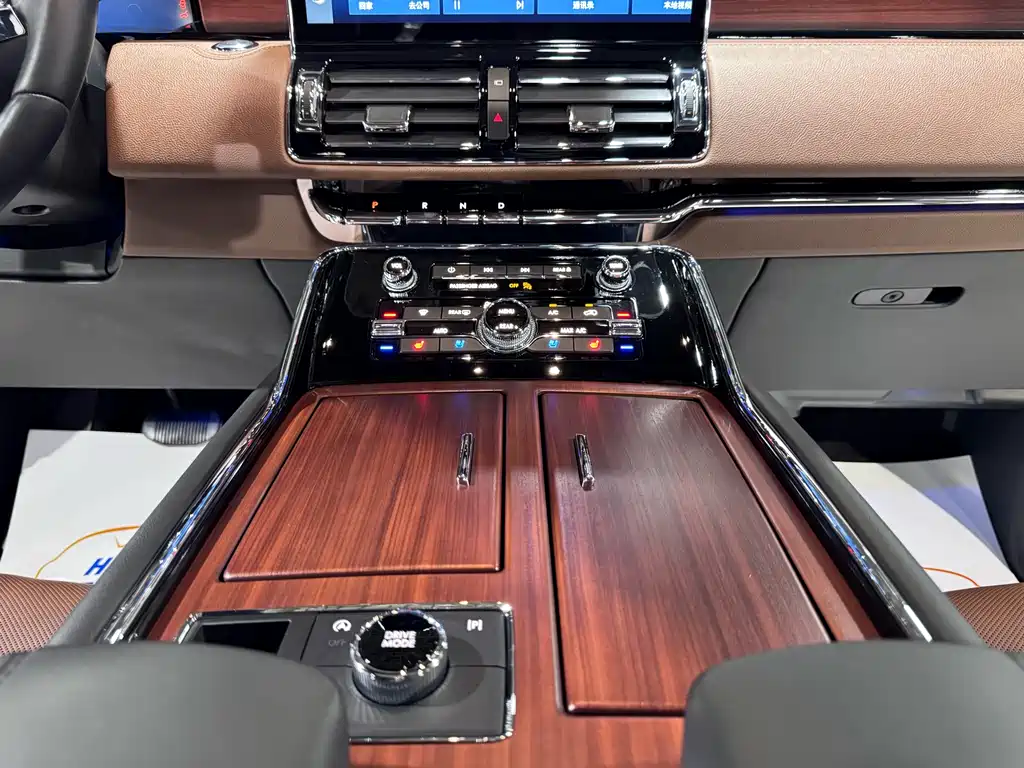 Lincoln Navigator 2025 — фото 8