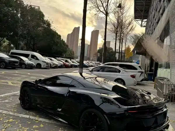 McLaren GT 2023