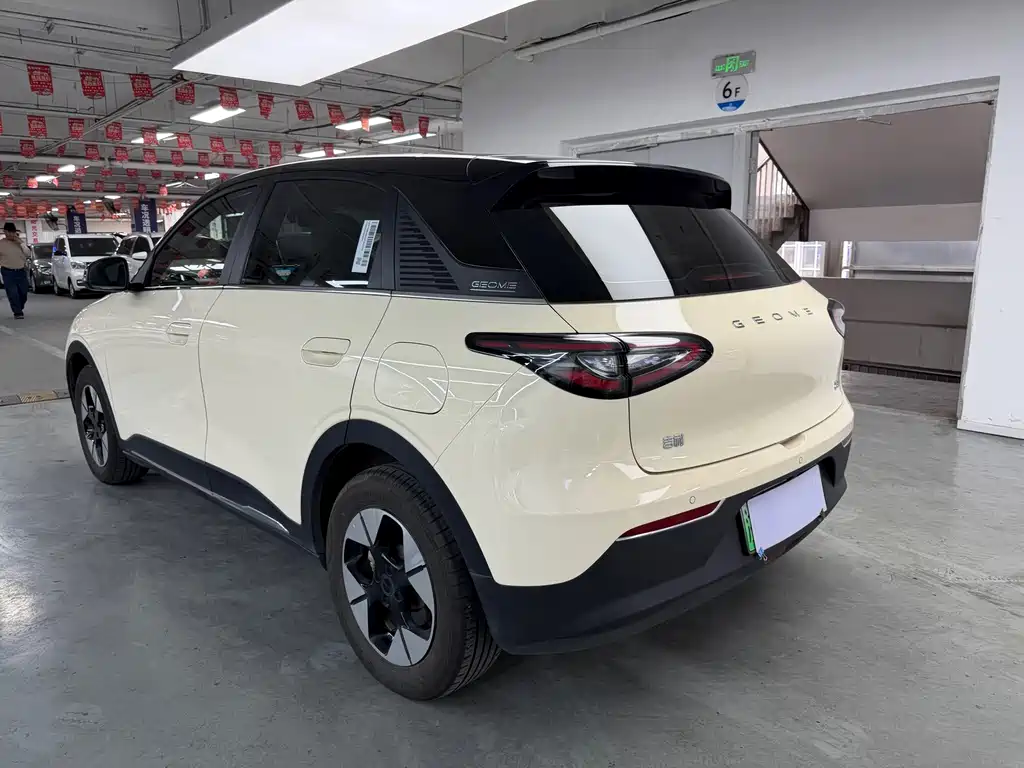 Geely Galaxy Starwish 2025 — фото 12