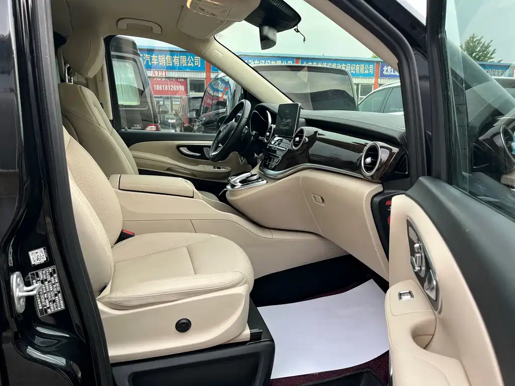 Mercedes-Benz V-Class 2020 — фото 23