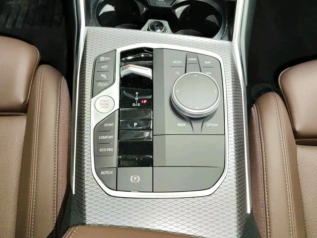BMW 3 Series 2025 — фото 13