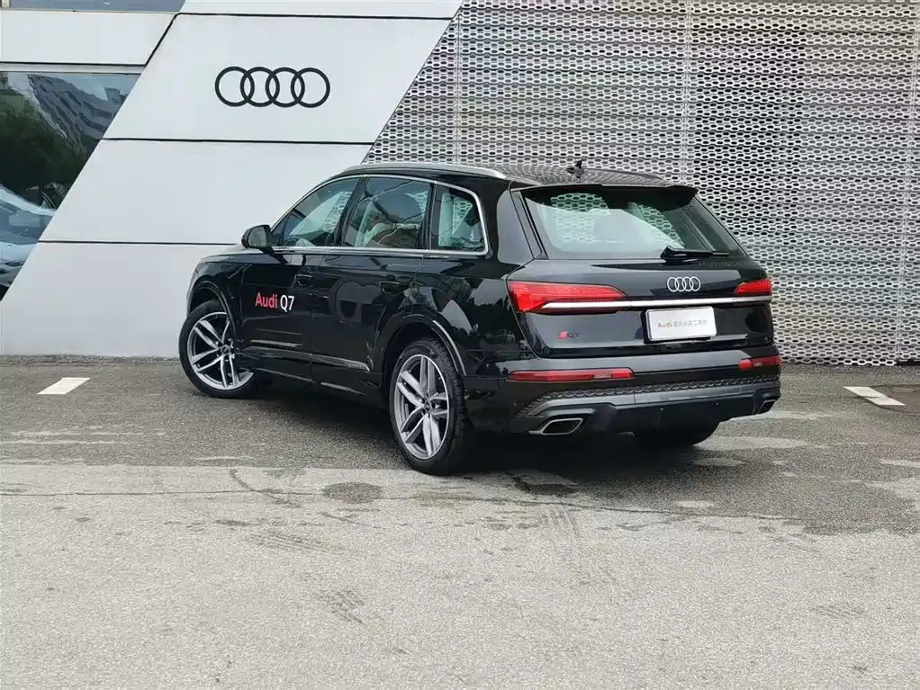 Audi Q7 2025 — фото 7