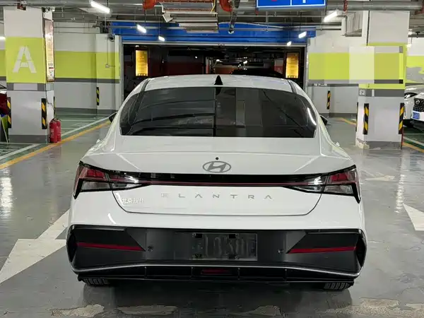 Hyundai Elantra 2023