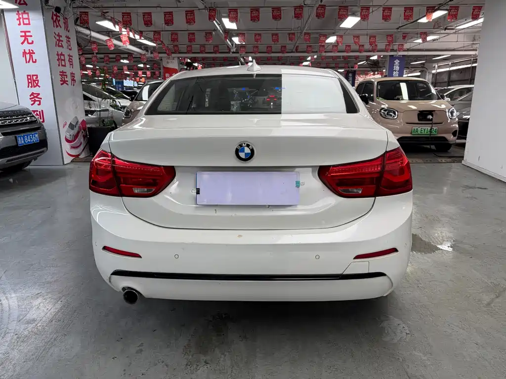 BMW 1 Series 2018 — фото 11