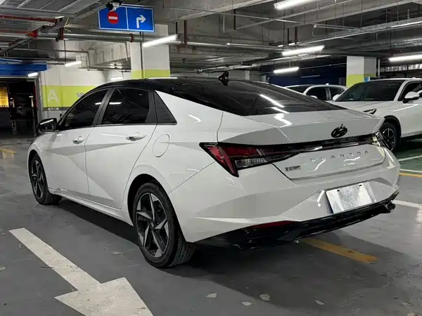 Hyundai Elantra 2022