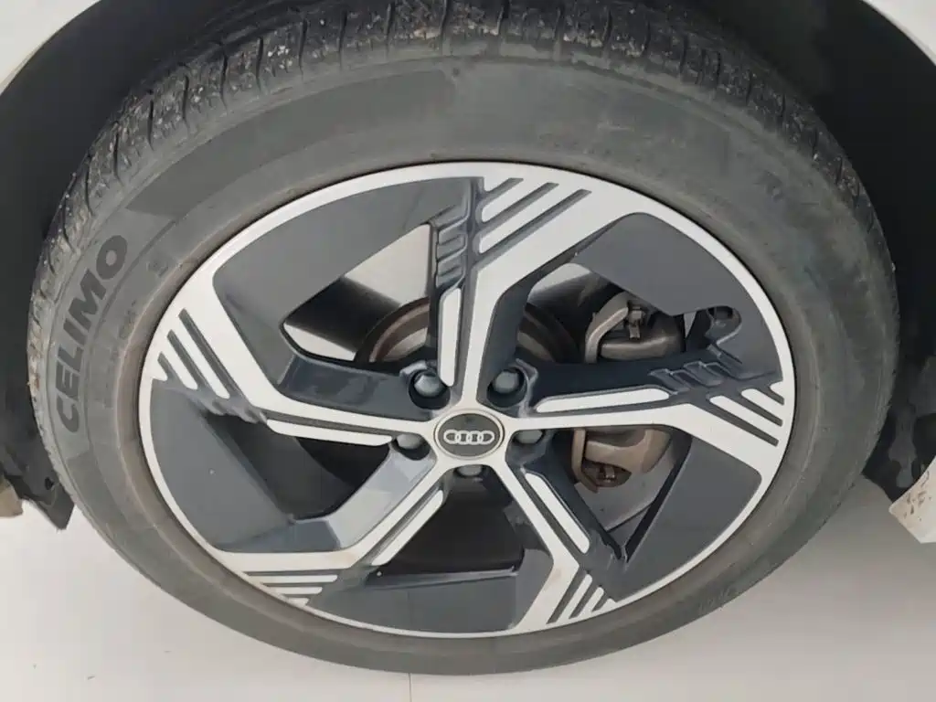 Audi Q4 E-Tron 2023 — фото 25