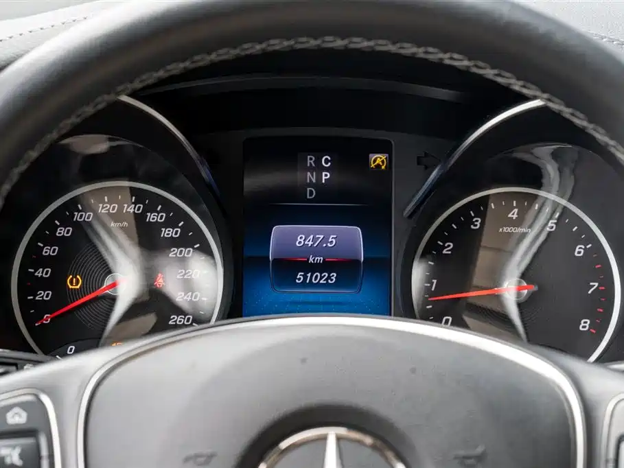 Mercedes-Benz V-Class 2023 — фото 18