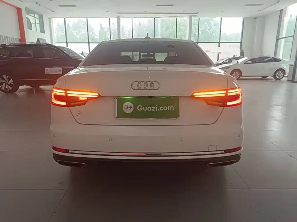 Audi A4L 2020