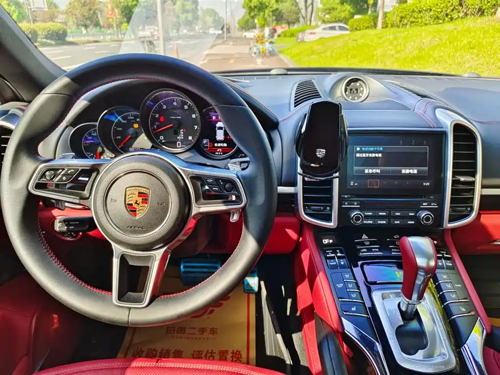 Porsche Cayenne 2017 — фото 10