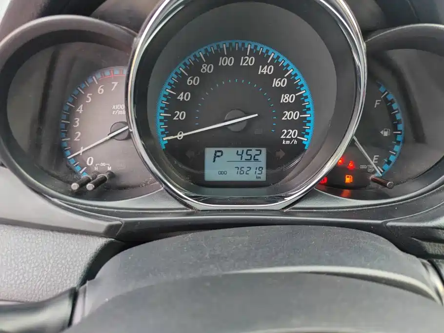 Toyota Yaris L 2017 — фото 14