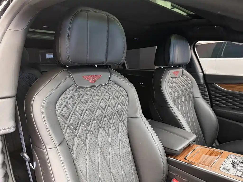 Bentley Flying Spur 2023 — фото 13
