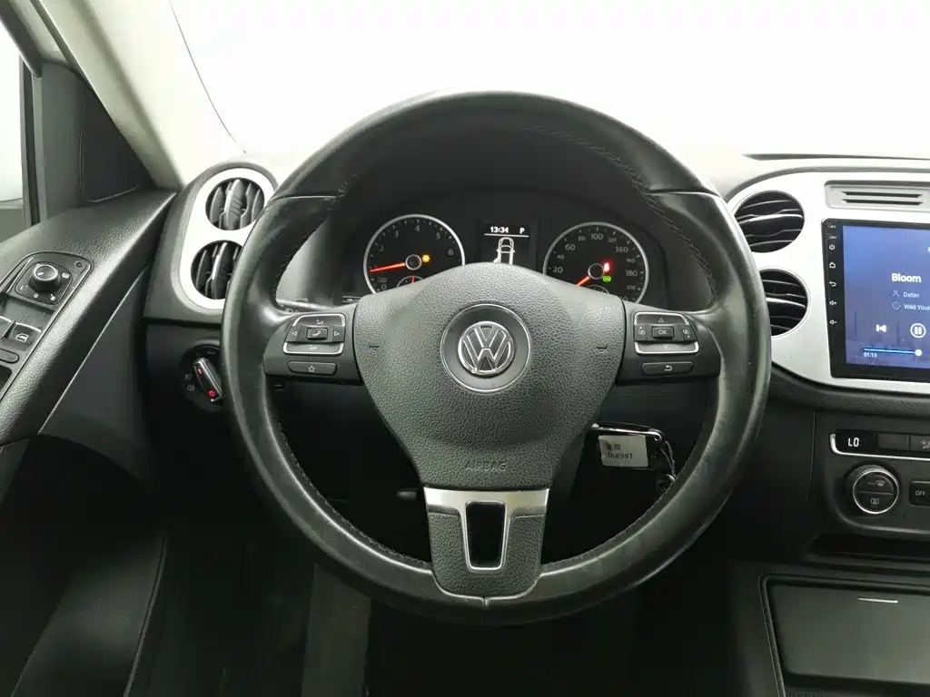 Volkswagen Tiguan 2015 — фото 11