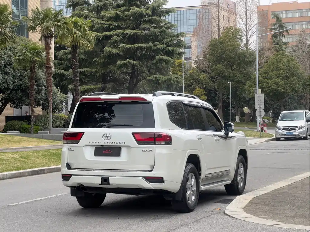 Toyota Land Cruiser 2023 — фото 6