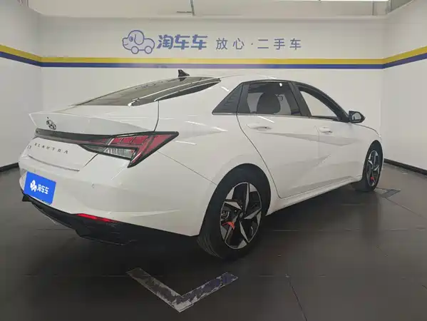 Hyundai Elantra 2022