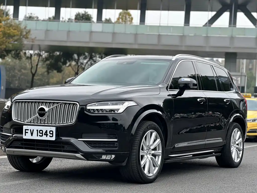 Volvo XC90 2019 — фото 1