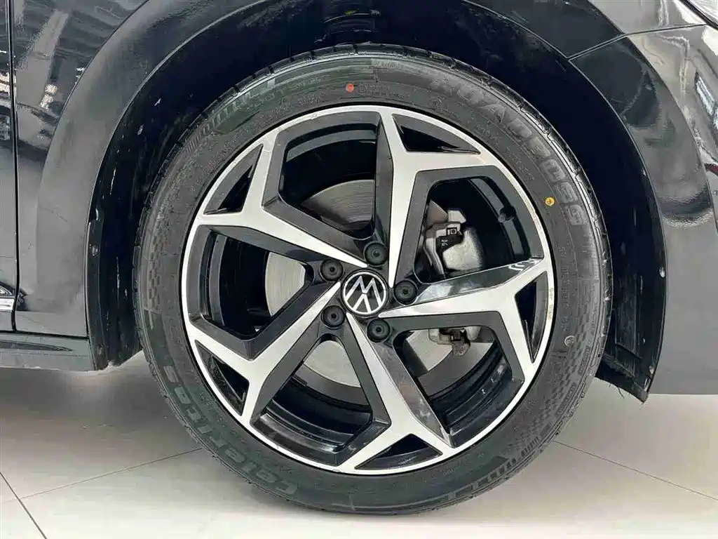 Volkswagen Passat 2023 — фото 16