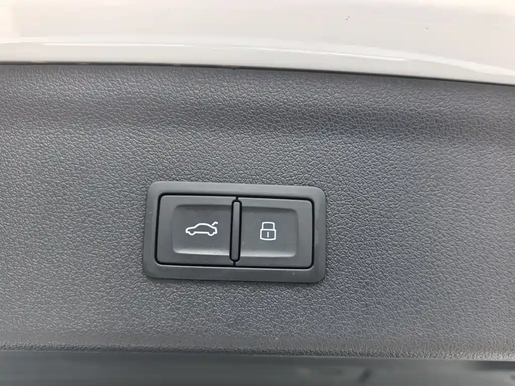 Audi Q3 2019 — фото 15