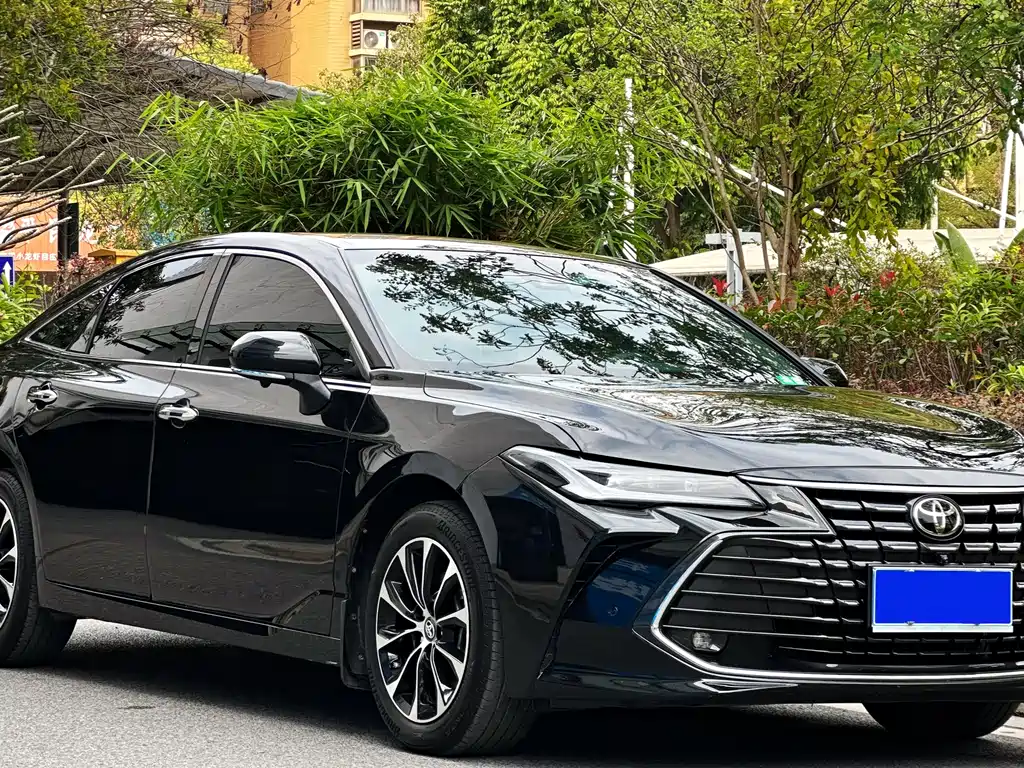 Toyota Avalon 2022 — фото 1