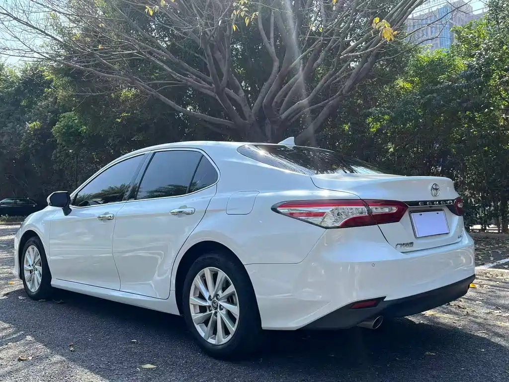 Toyota Camry 2023 — фото 7