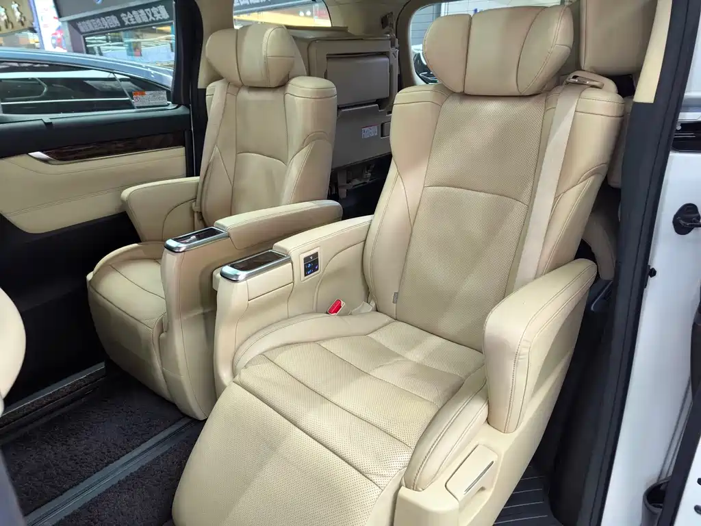 Toyota Alphard 2020 — фото 18