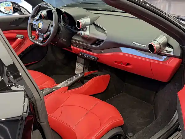Ferrari F8 2023
