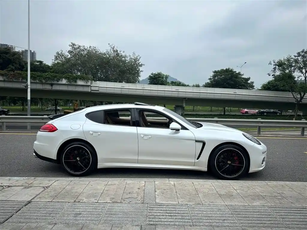 Porsche Panamera 2015 — фото 9