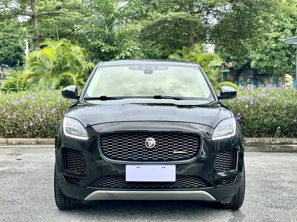 Jaguar E-PACE 2019 — фото 2