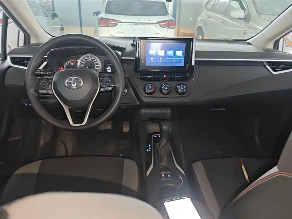 Toyota Corolla 2023 — фото 10