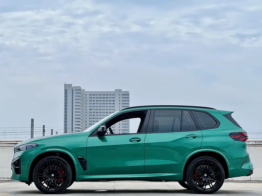BMW X5 M 2024 — фото 11
