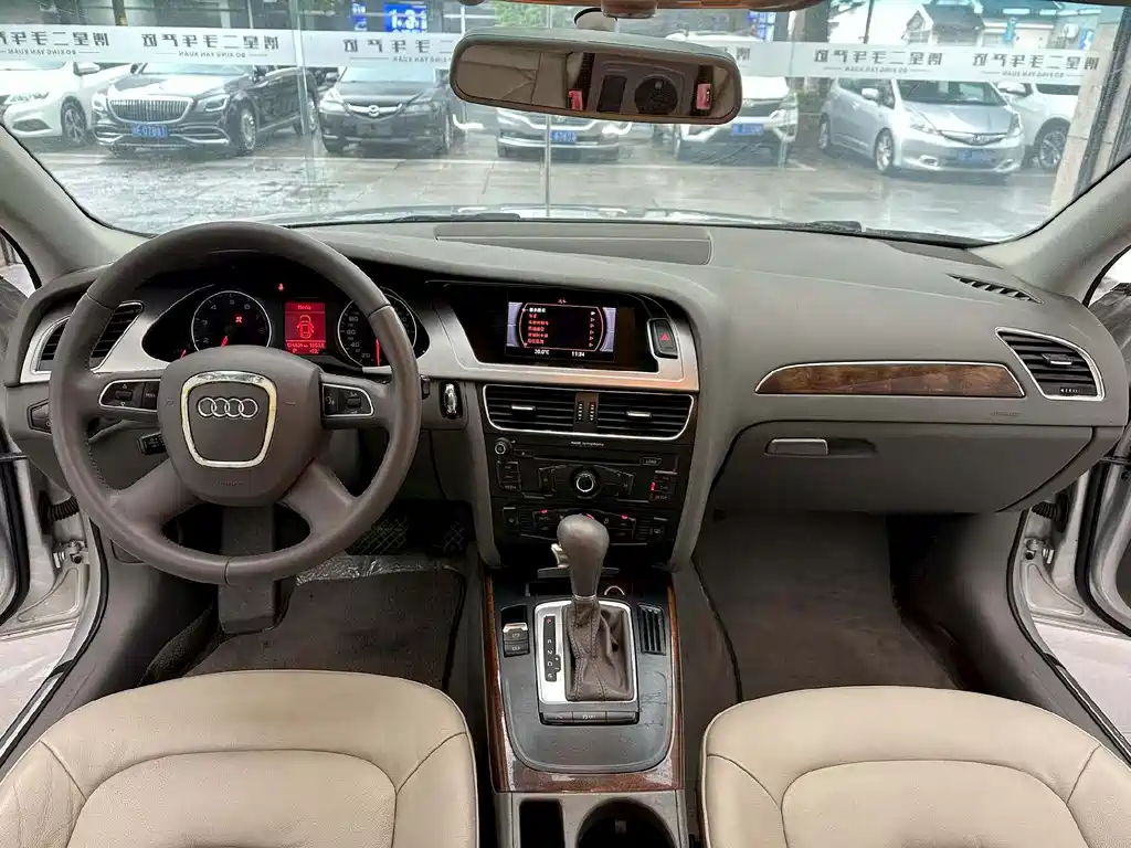 Audi A4L 2011