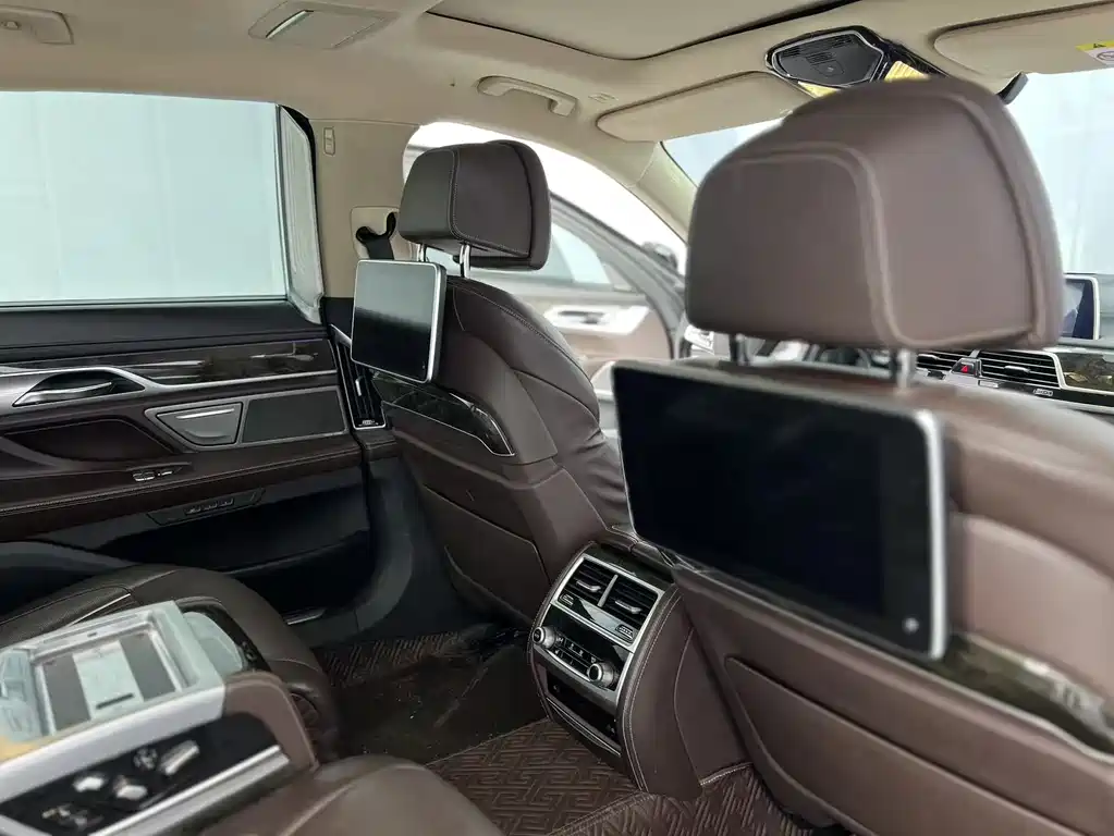 BMW 7 Series 2019 — фото 15