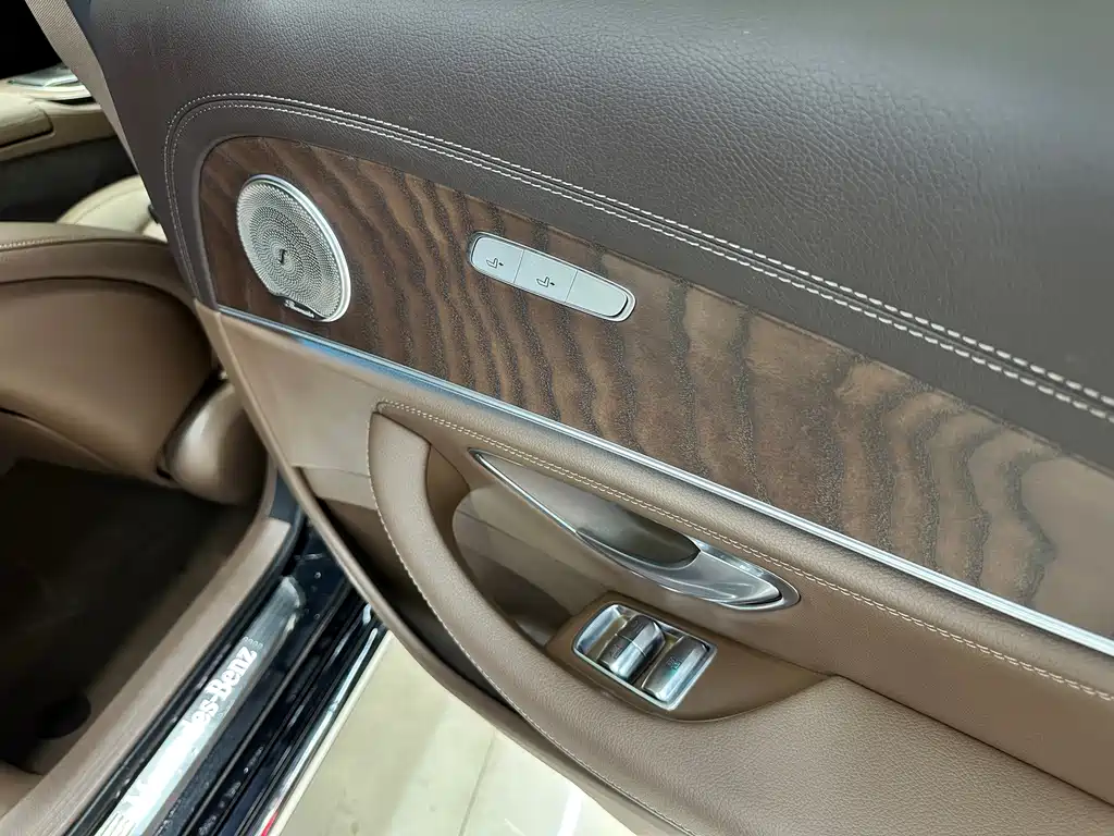 Mercedes-Benz E-Class 2020 — фото 15