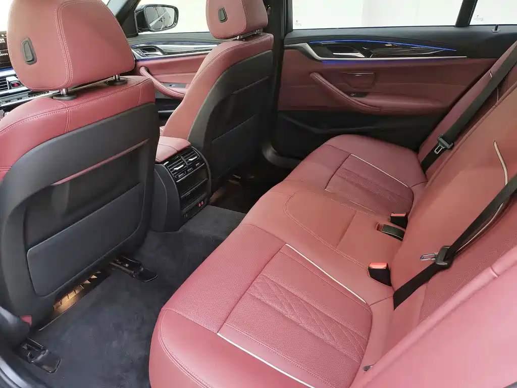 BMW 5 Series 2023 — фото 17