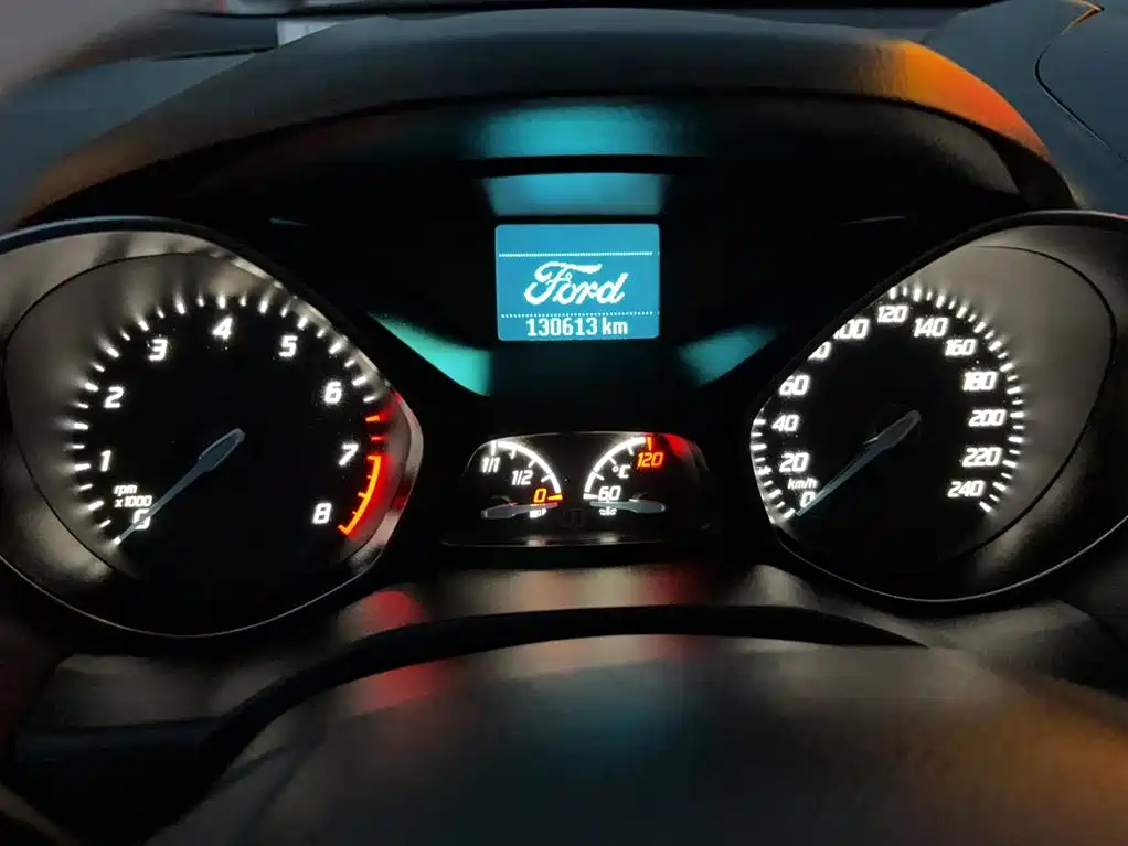 Ford Kuga 2016 — фото 11