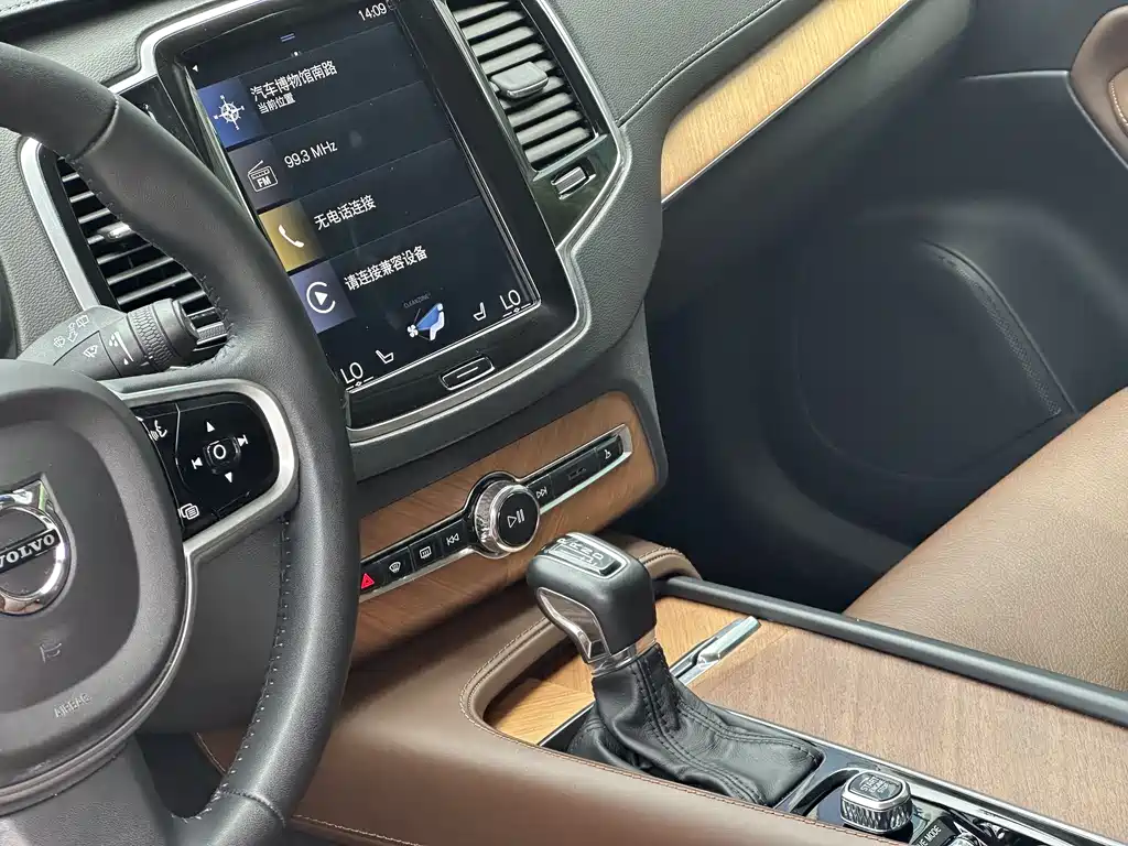 Volvo XC90 2019 — фото 15