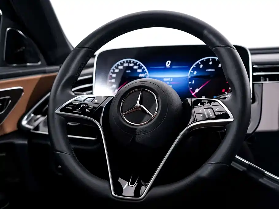 Mercedes-Benz E-Class 2025 — фото 15