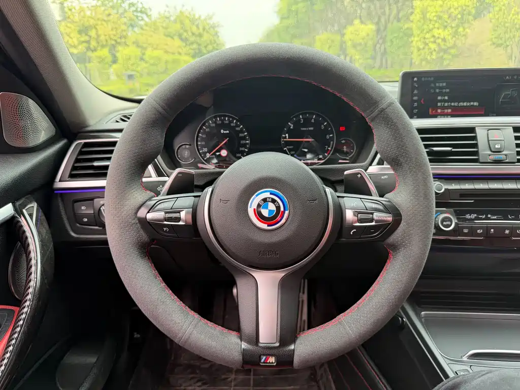 BMW 3 Series 2018 — фото 9
