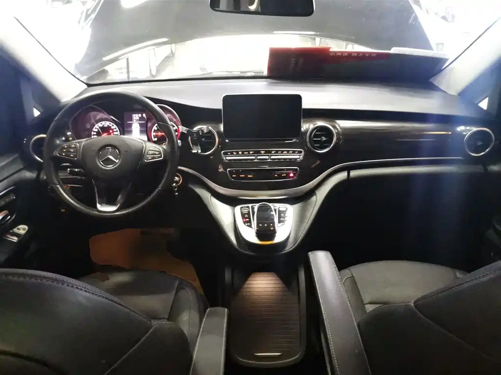 Mercedes-Benz V-Class 2019 — фото 10