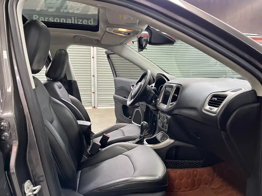 Jeep Compass 2019 — фото 16