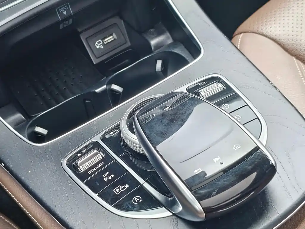Mercedes-Benz E-Class 2018 — фото 12