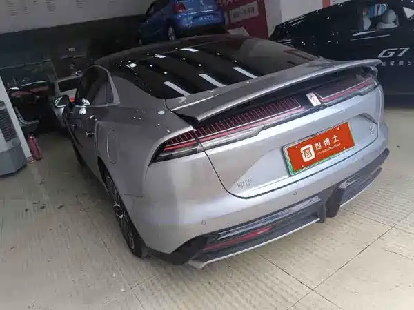 Yangwang U7 2025