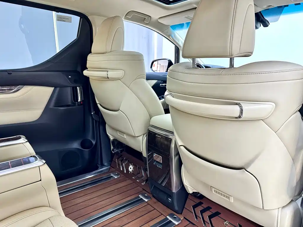 Toyota Alphard 2022 — фото 11