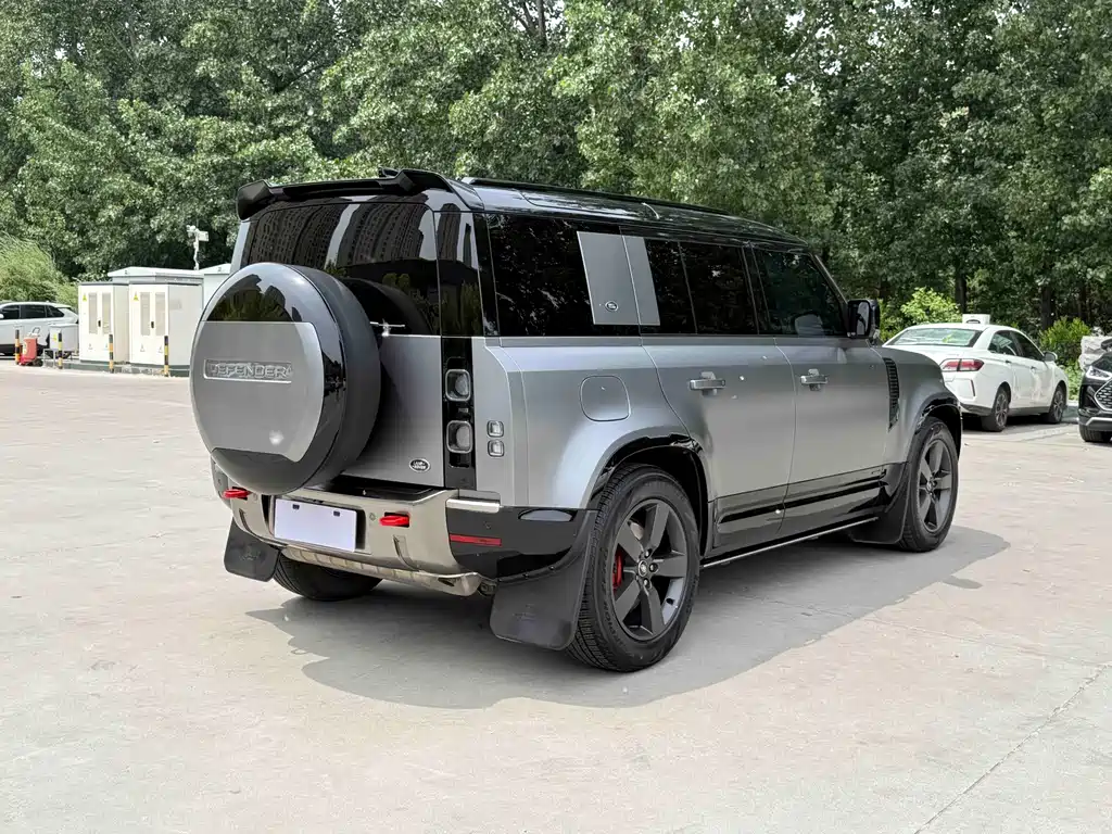 Land Rover Defender 2023 — фото 16