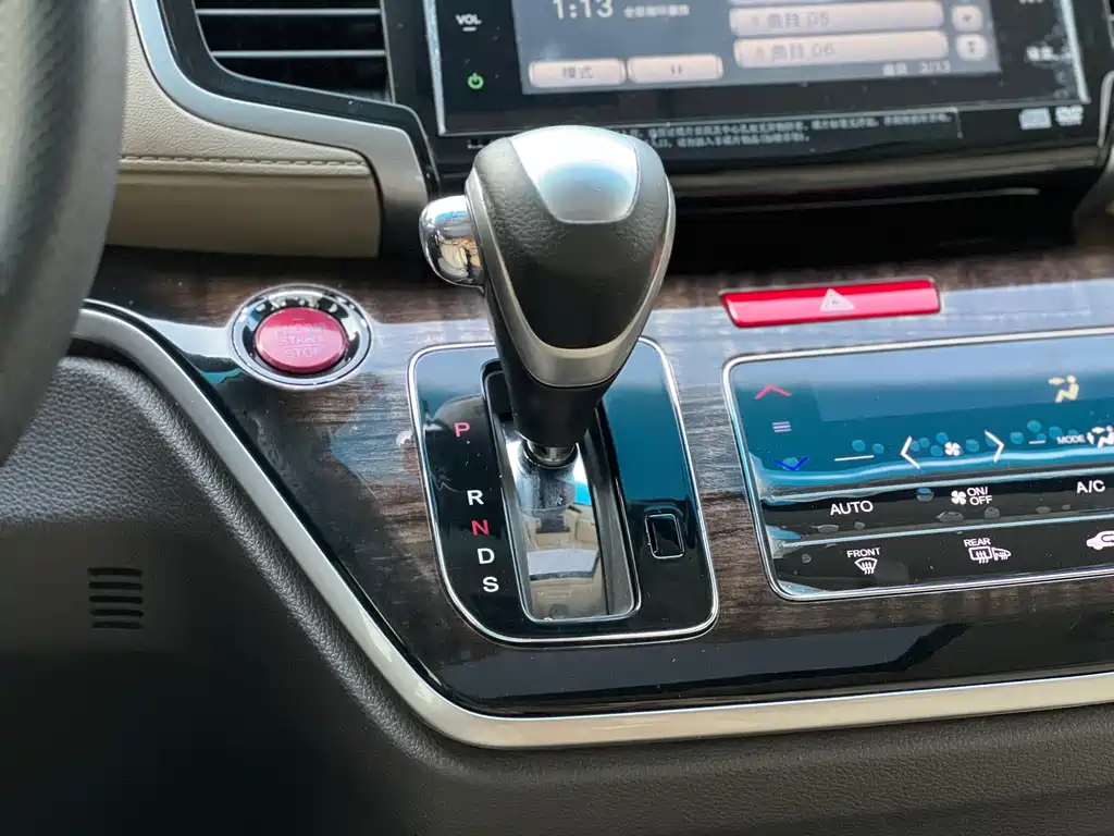 Honda Odyssey 2015 — фото 23