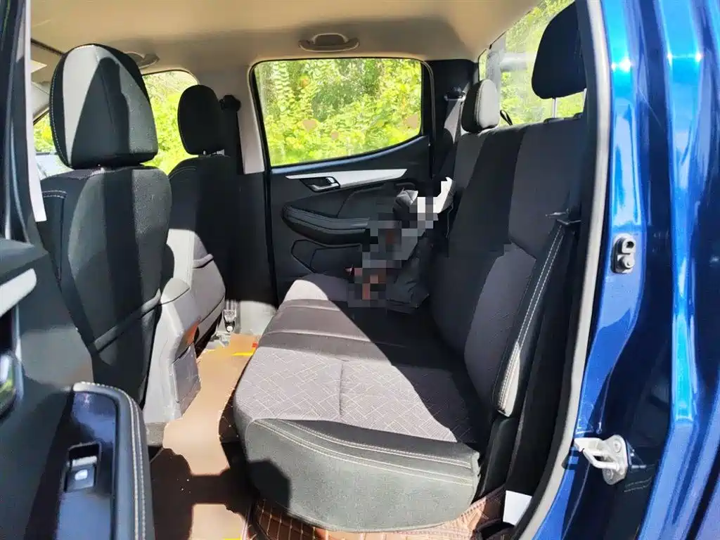 Isuzu RE-MAX 2023 — фото 15