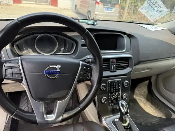Volvo V40 2017